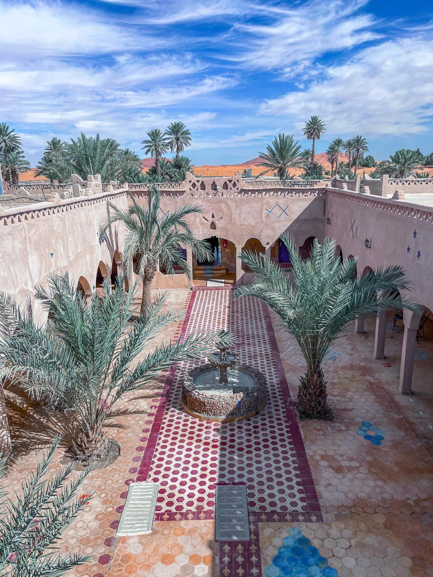 Auberge Les Roches Merzouga Bagian luar foto