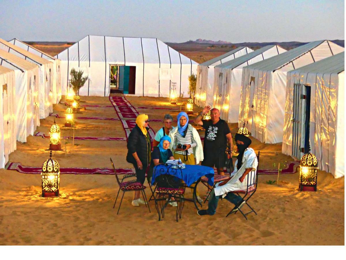 Auberge Les Roches Merzouga Bagian luar foto